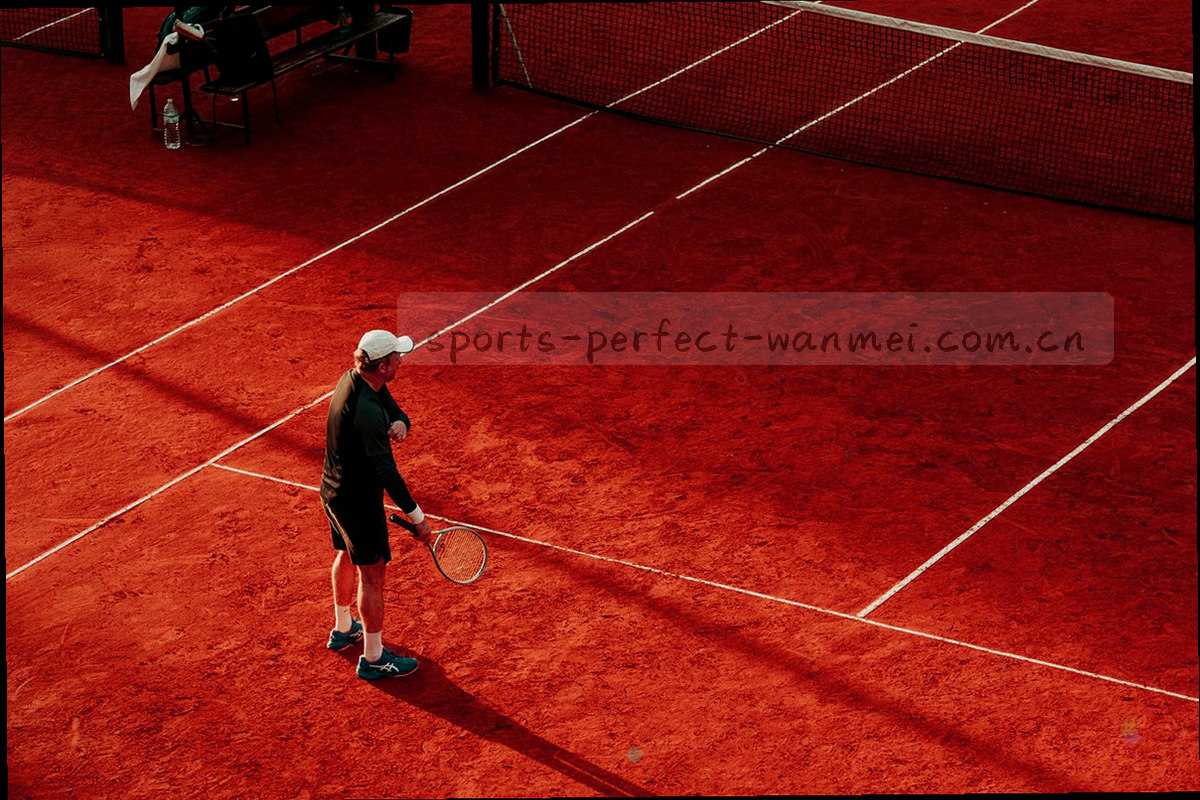 多列卡片分栏与筛选标签的抽象示意图，夜光绿与炽热橙点缀